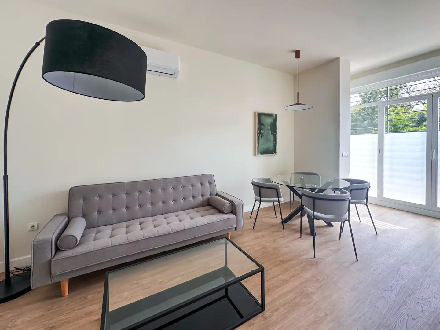 Living room of Flat for sale in Sevilla  with Air Conditioner, Furnished and Oven