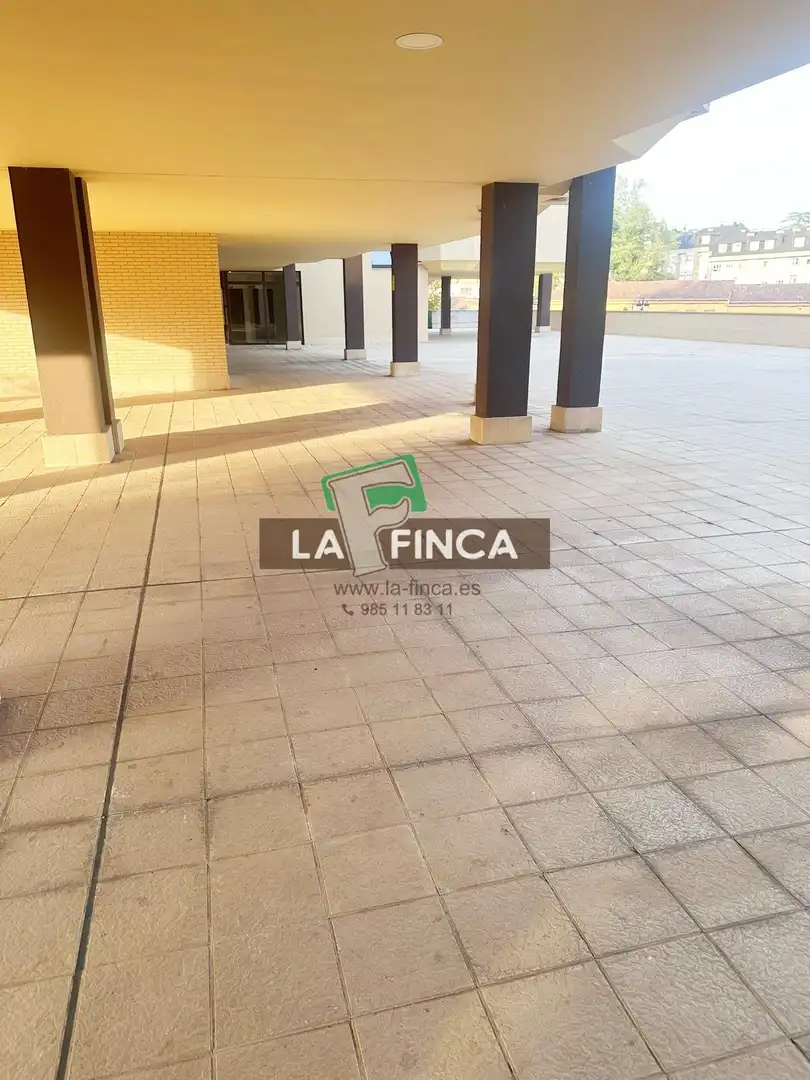 Terrassa de Pis en venda en Oviedo  amb Calefacció, Parquet i Traster