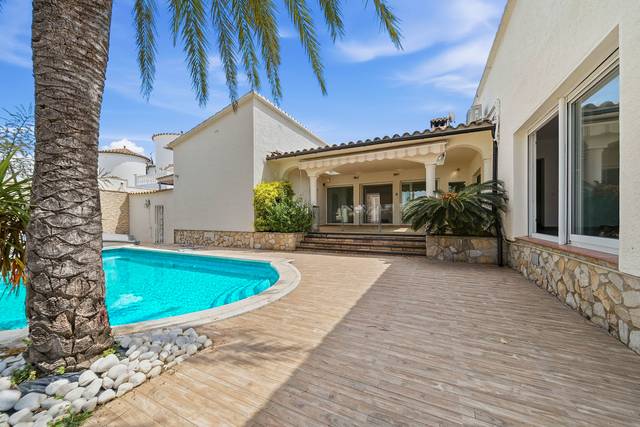 Casa-chalet en Venta en Carrer del Migjorn en Cap Ras - Creus - Falconera