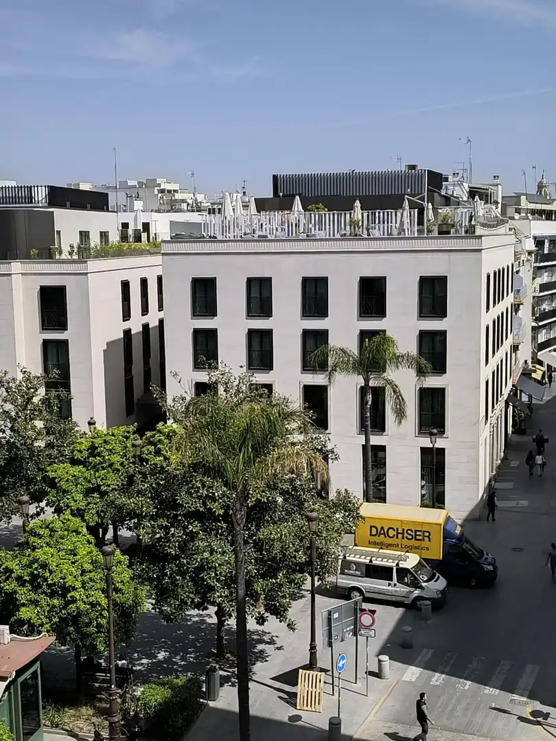 Außenansicht von Wohnungen zur Miete in Sevilla mit Klimaanlage, Heizung und Möbliert