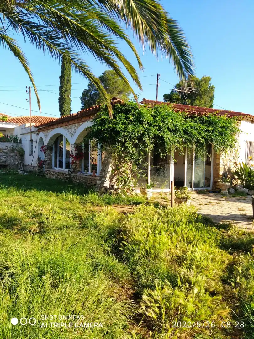 Vista exterior de Casa o xalet en venda en Mont-roig del Camp amb Jardí privat i Moblat