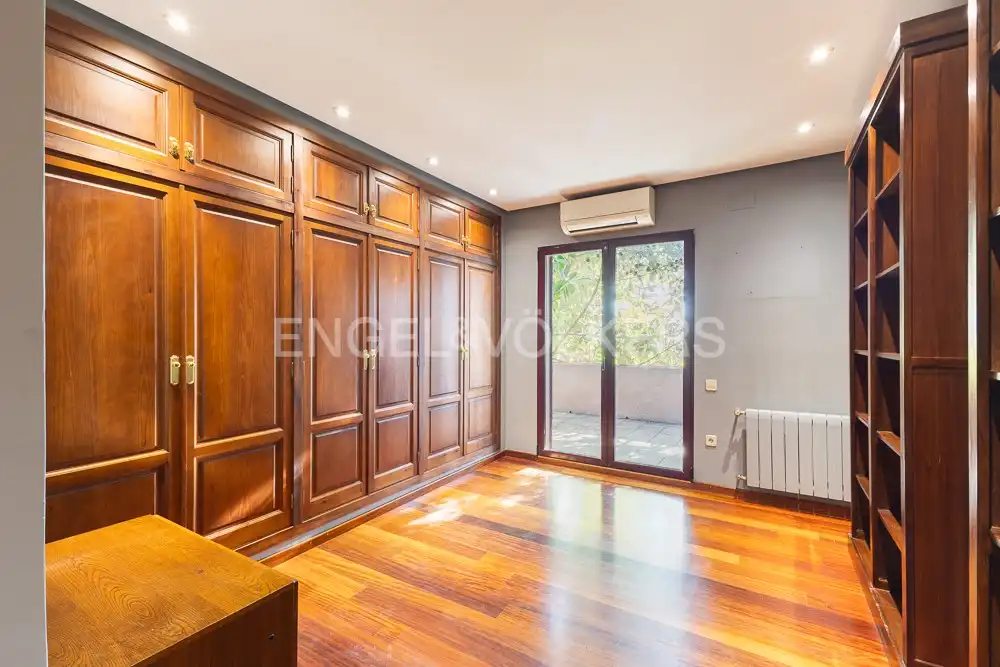 Houses for sale in La Pobla de Vallbona  with Air Conditioner, Heating and Private garden