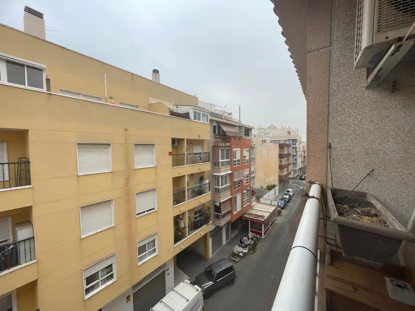 Außenansicht von Wohnung zum Verkauf in Torrevieja mit Klimaanlage, Heizung und Terrasse