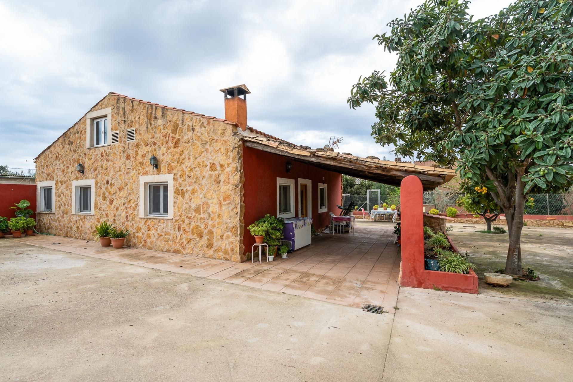 Vista exterior de Casa o xalet en venda en Marratxí amb Aire condicionat, Calefacció i Jardí privat