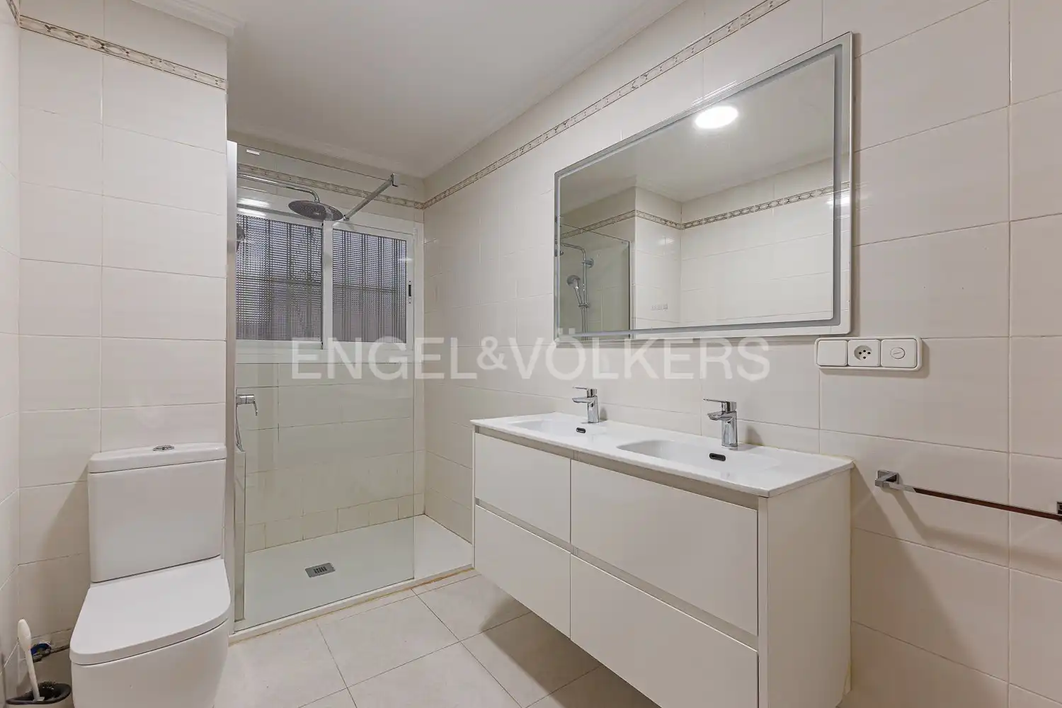 Badezimmer von Wohnung zur Miete in Valencia mit Klimaanlage, Heizung und Terrasse