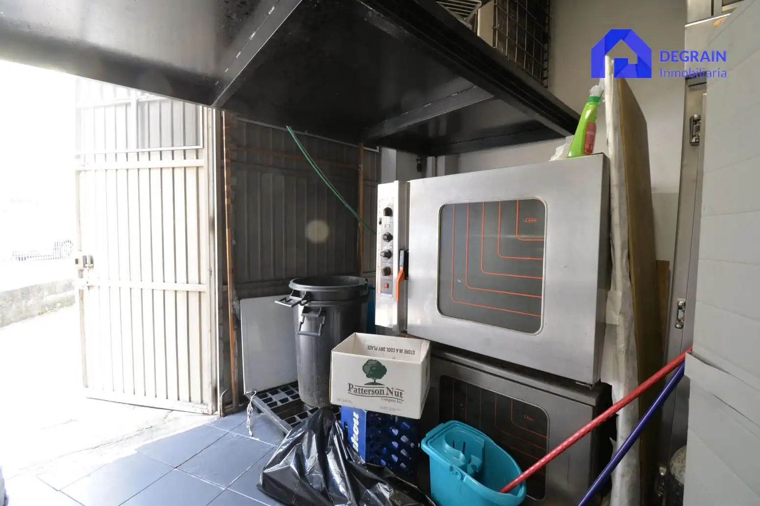 Cuina de Local de lloguer en Oviedo 