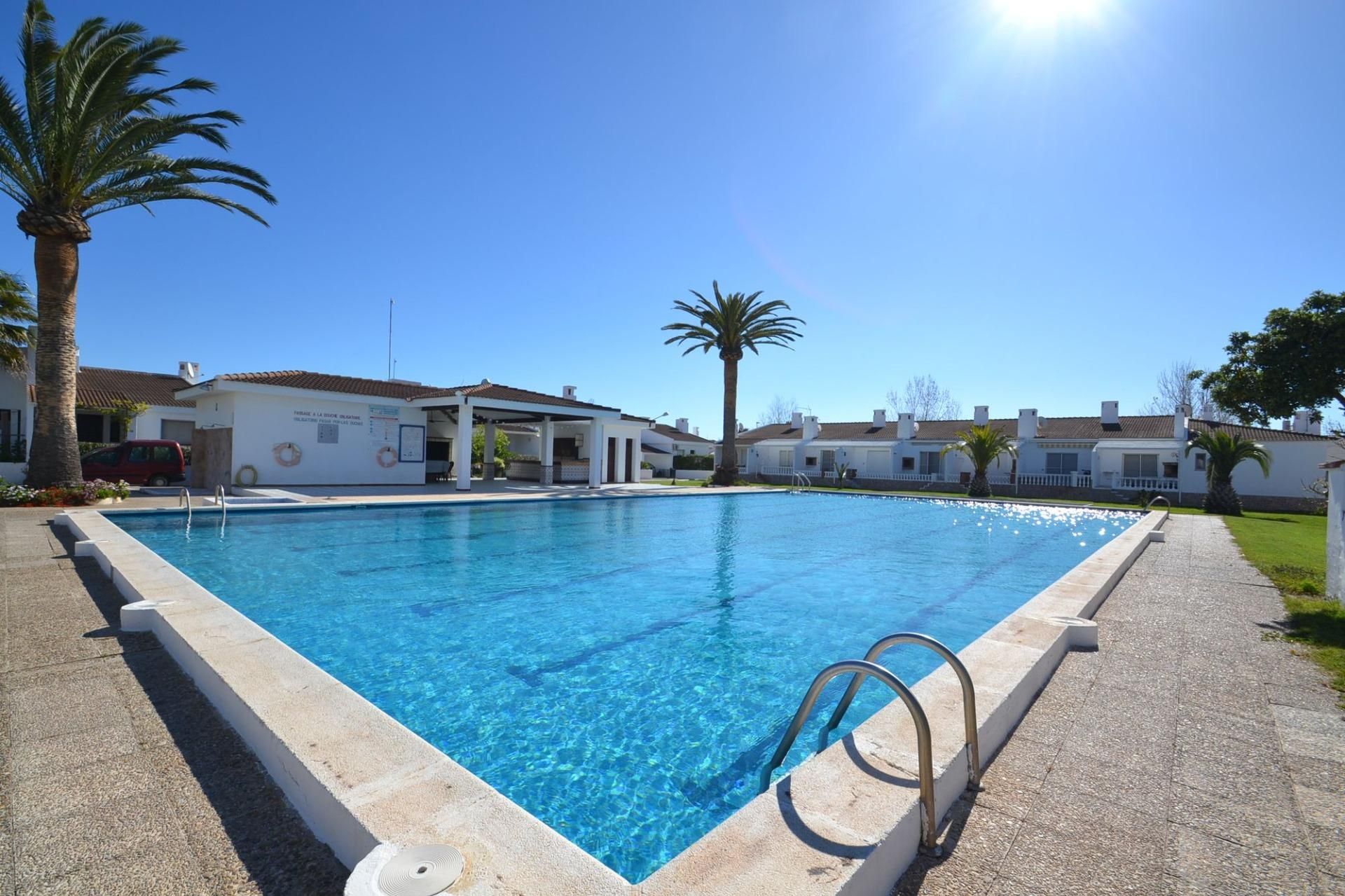 Swimming pool of House or chalet for sale in Deltebre  with Air Conditioner, Private garden and Terrace