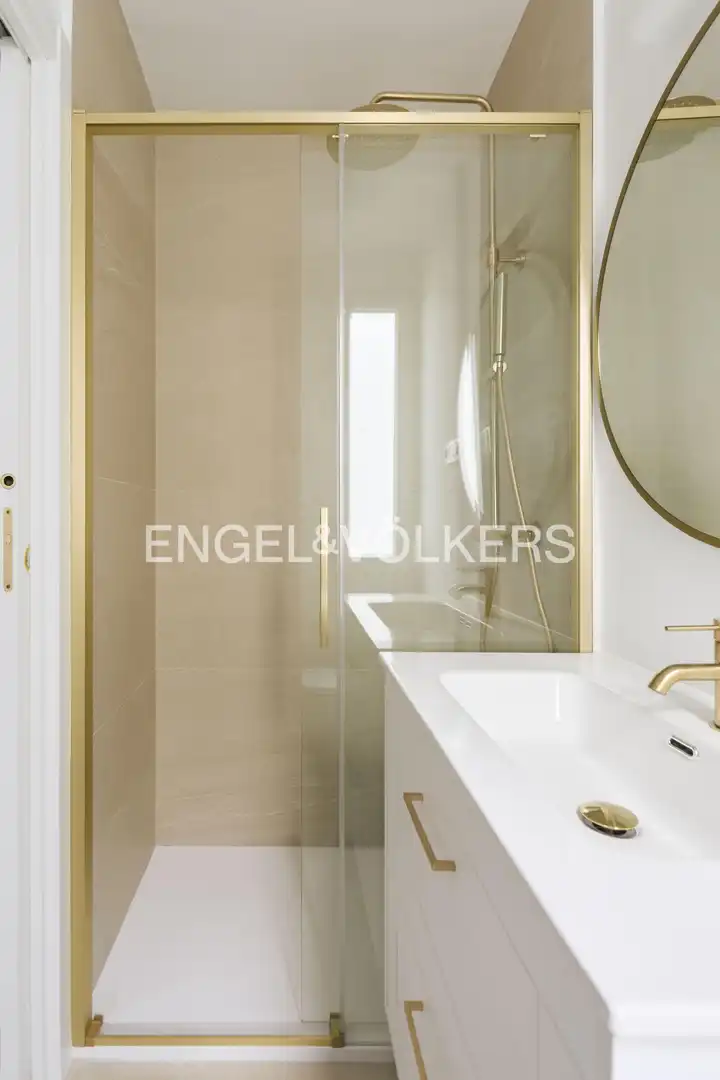 Badezimmer von Wohnung zur Miete in Centro
