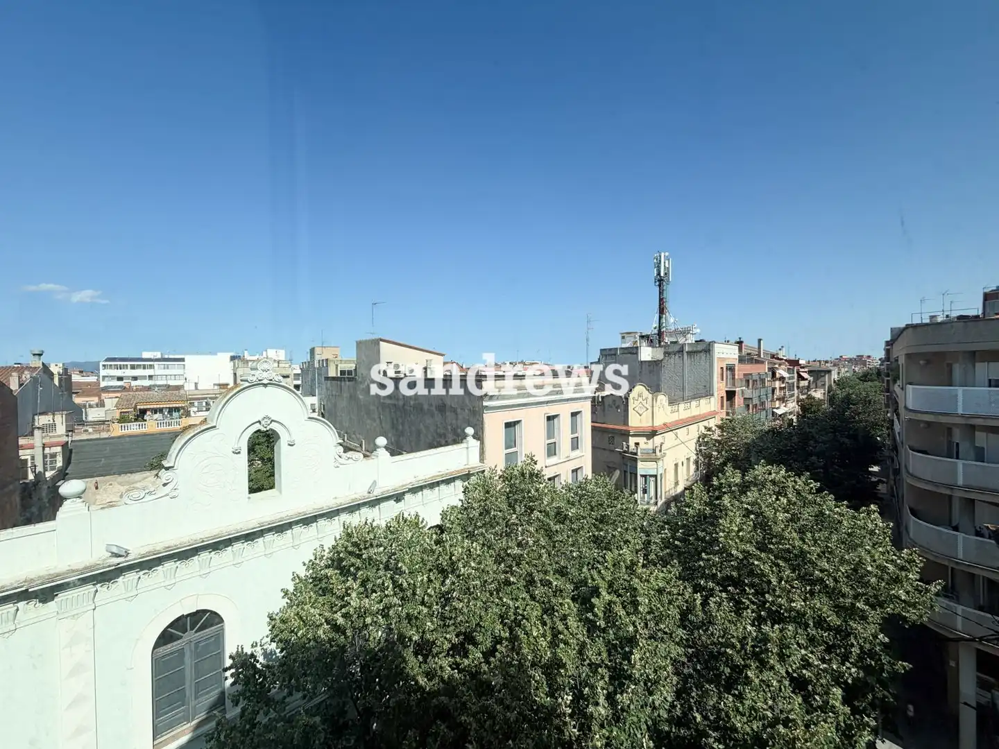 Außenansicht von Gebäude zur Miete in Figueres