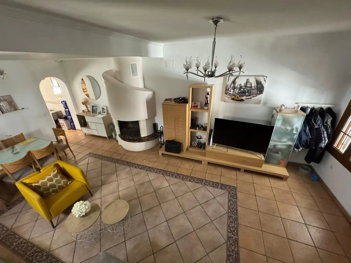 Wohnzimmer von Einfamilien-Reihenhaus zum Verkauf in Fuengirola mit Klimaanlage, Terrasse und Möbliert