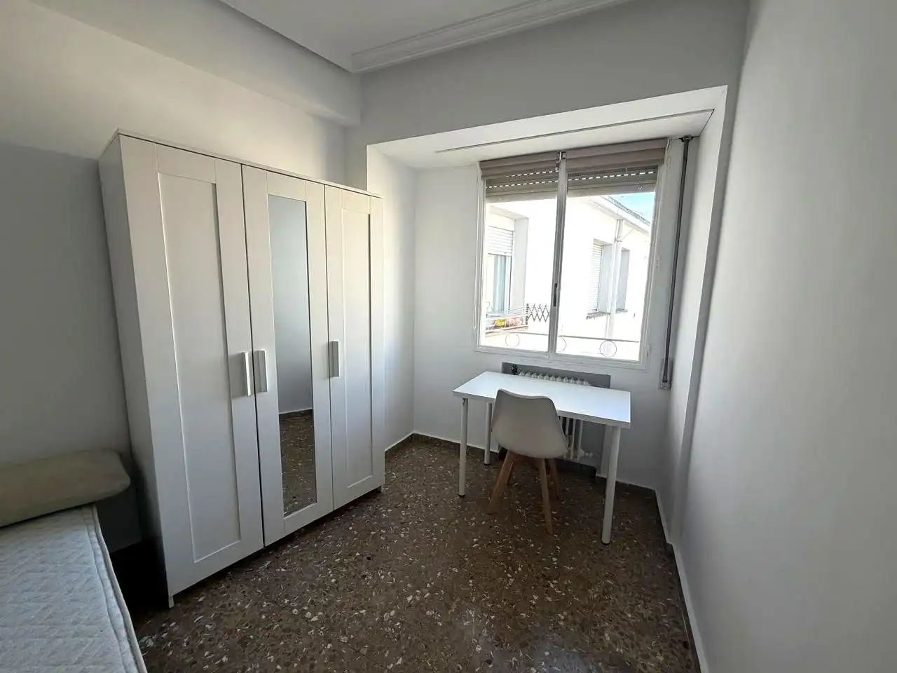 Habitación de Piso de alquiler en  Logroño con Calefacción, Terraza y Amueblado