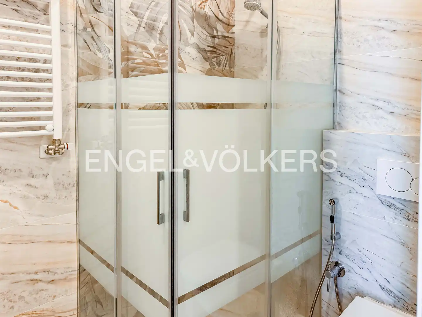 Bathroom of Flat for rent in Barcelona  with Heating and Balcony