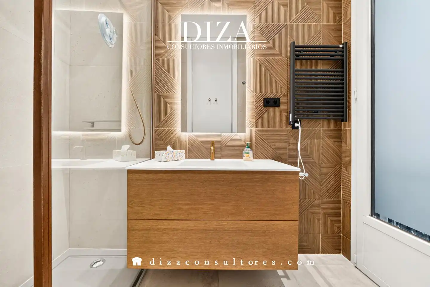 Bathroom of Ground floor for rent in Madrid  with Air Conditioner and Furnished