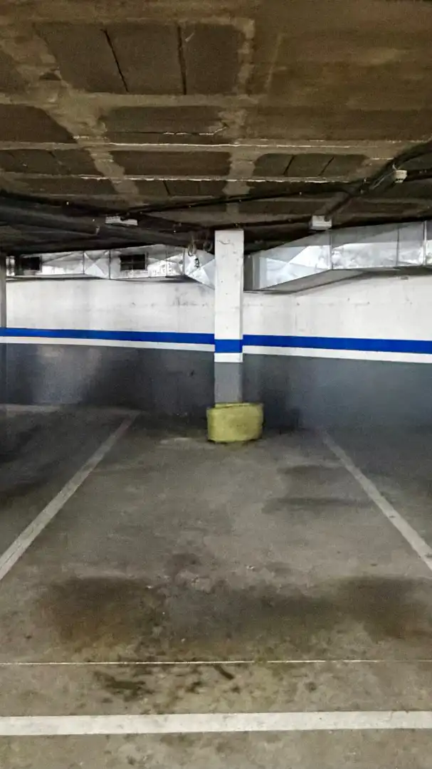Parkplatz von Wohnung zum Verkauf in Figueres mit Klimaanlage, Heizung und Möbliert