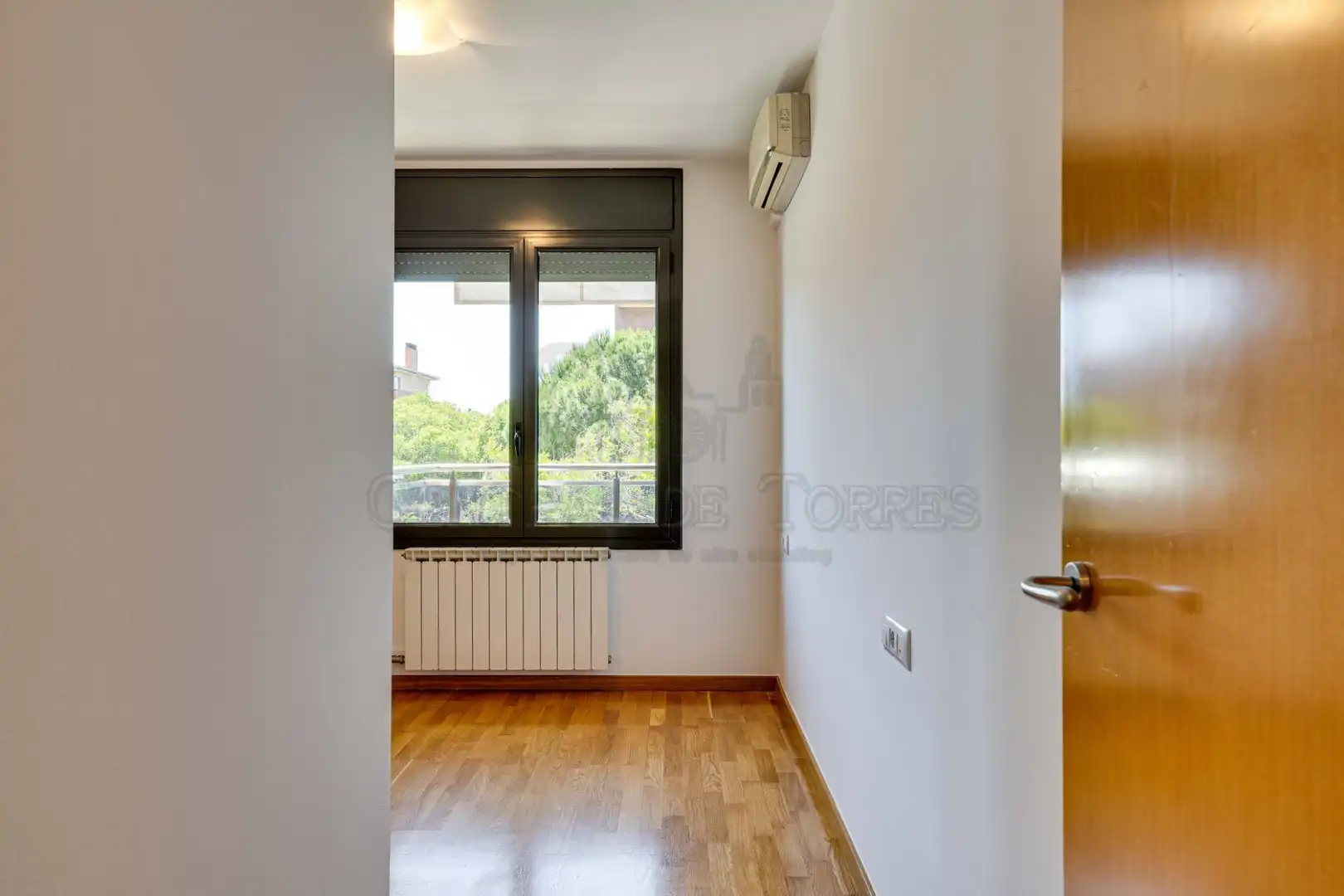 Bedroom of Flat for sale in Sant Cugat del Vallès  with Air Conditioner, Heating and Parquet flooring