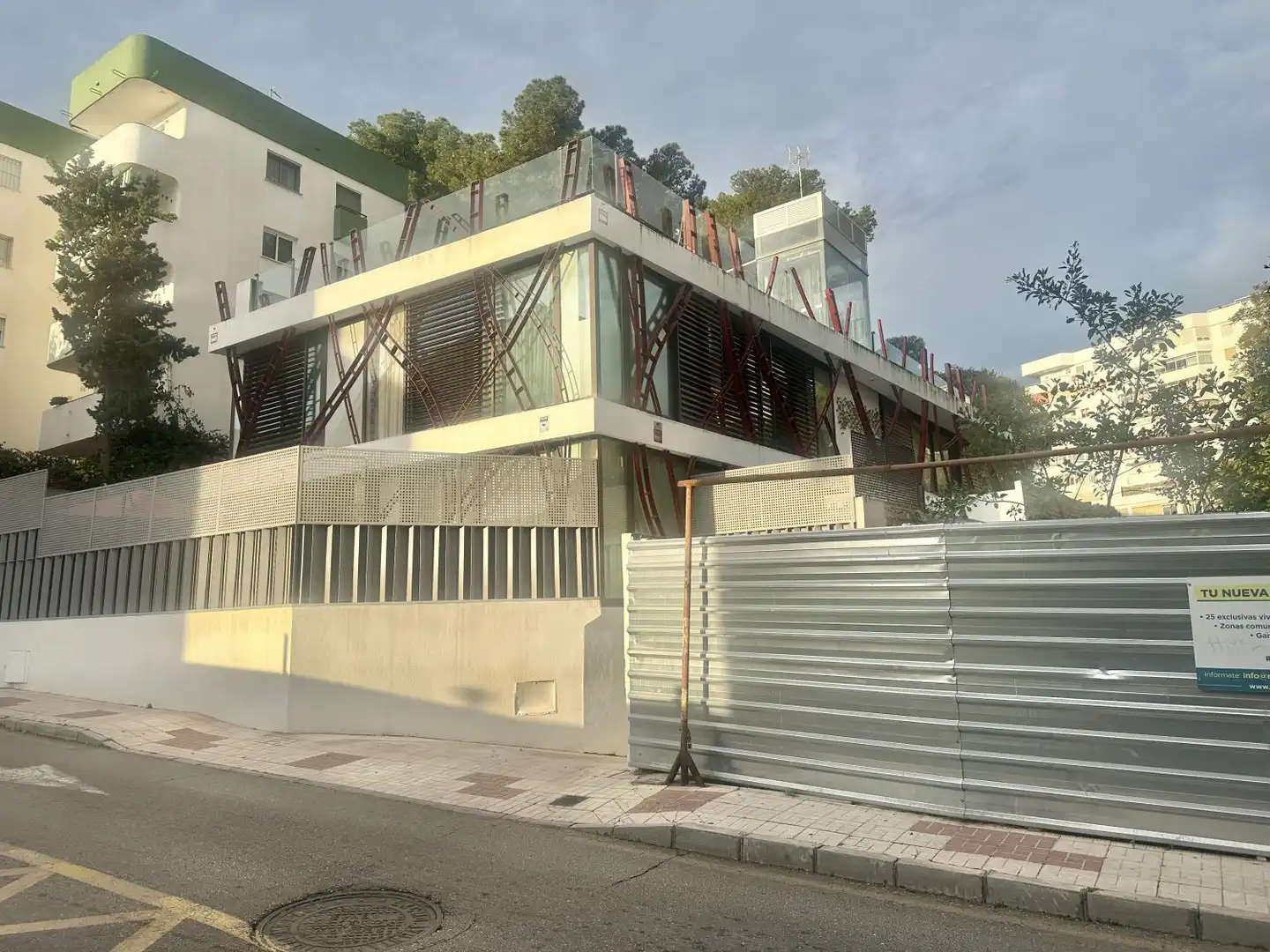 Exterior view of Garage for sale in Torremolinos