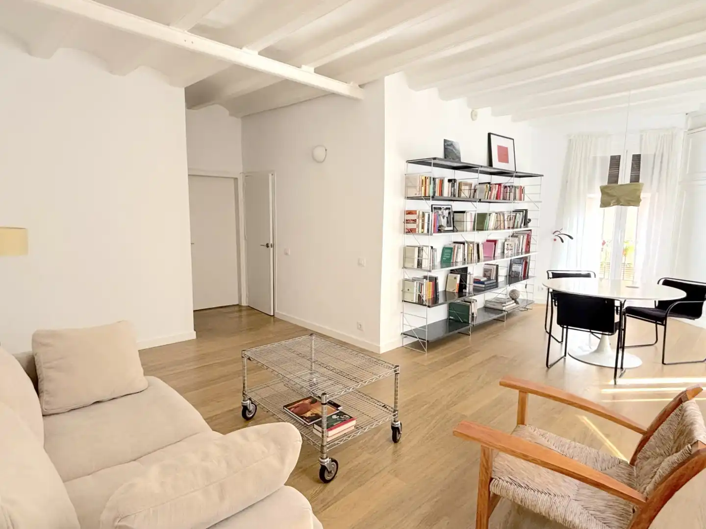 Sala d'estar de Pis en venda en Barcelona amb Forn i Balcó