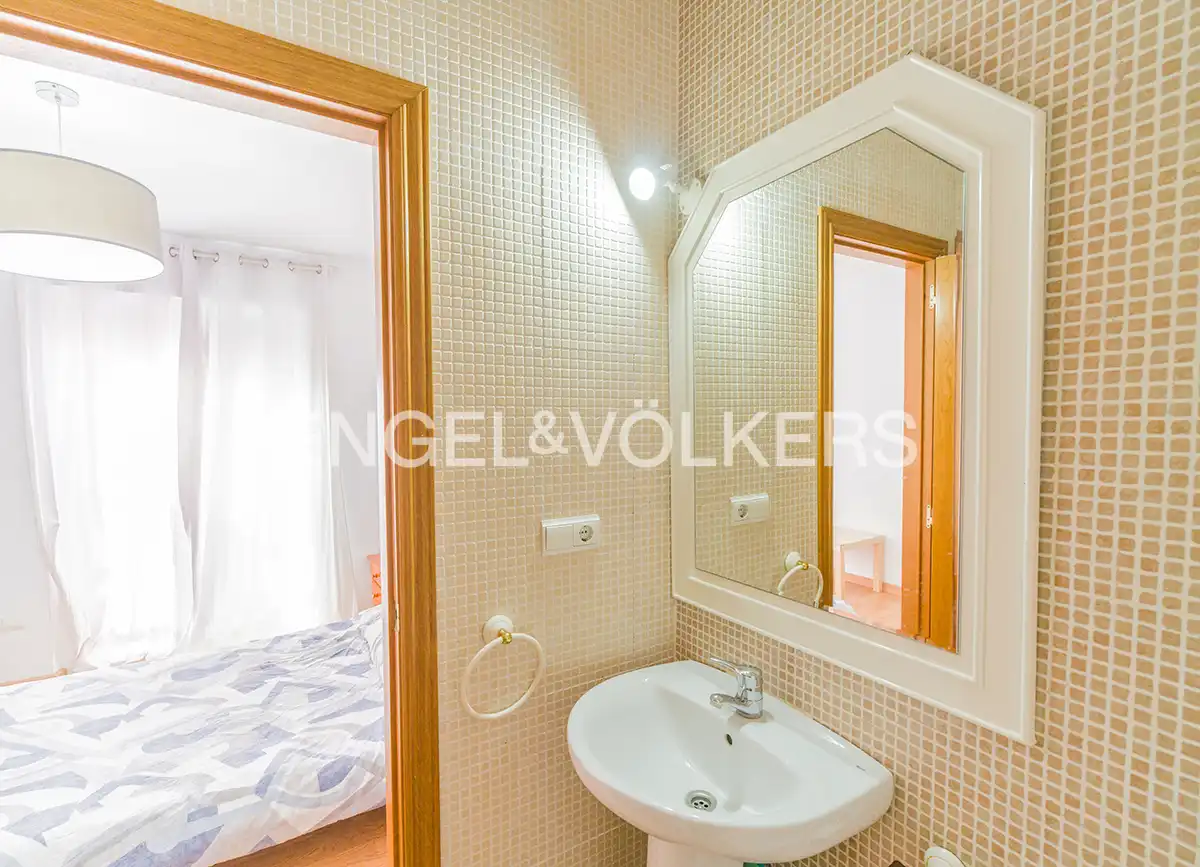Baño de Piso en venta en Alicante / Alacant con Aire acondicionado, Calefacción y Balcón