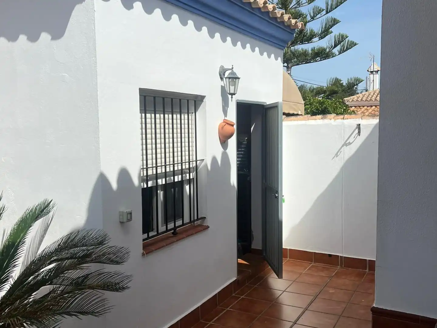 Exterior view of Houses for sale in Chiclana de la Frontera  with Storage room, Swimming Pool and Oven