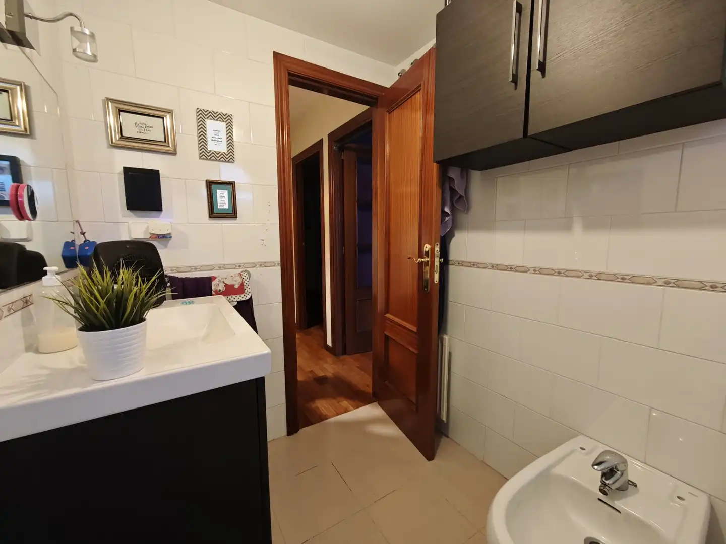 Badezimmer von Wohnung zum Verkauf in A Coruña Capital  mit Heizung, Parkett und Abstellraum