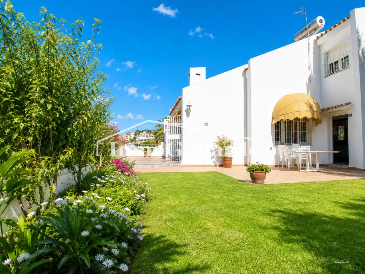 Vista exterior de Casa adosada en venda en Málaga amb Aire condicionat, Jardí privat i Terrassa