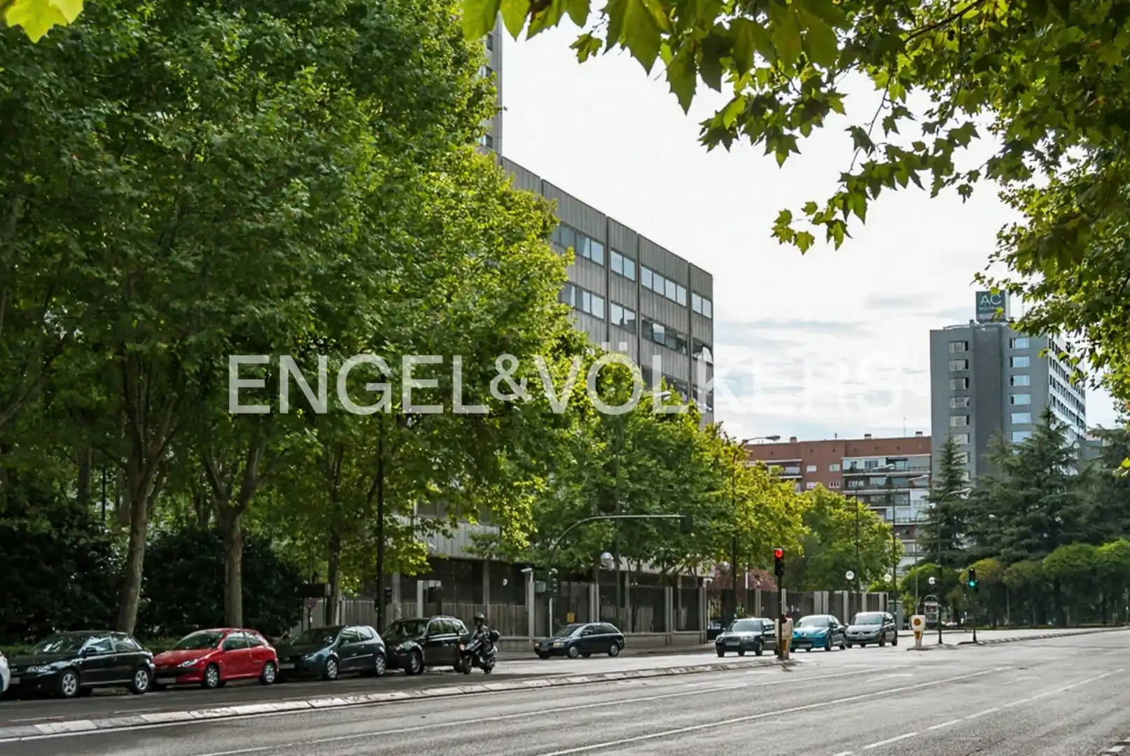 Außenansicht von Wohnung zur Miete in Madrid mit Klimaanlage, Heizung und Privatgarten