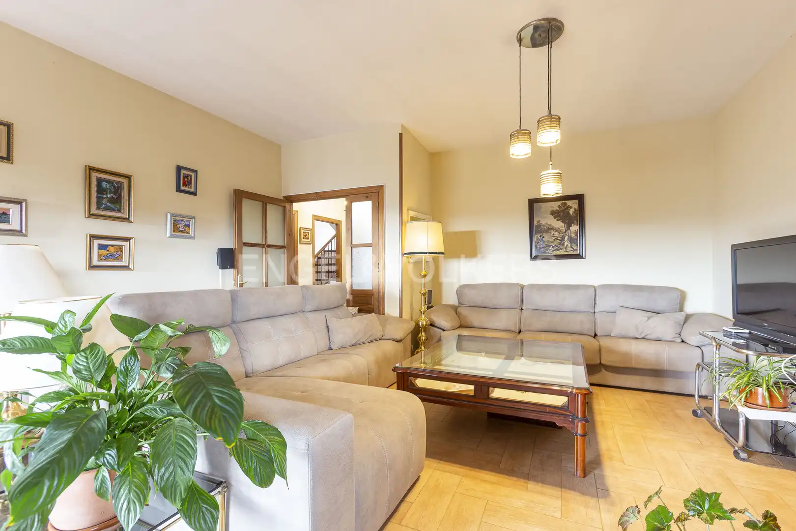 Sala d'estar de Casa o xalet en venda en Valdemorillo amb Calefacció, Jardí privat i Terrassa