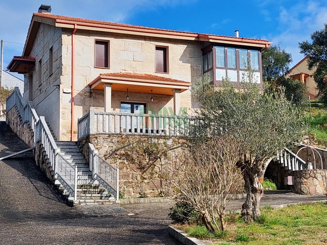 Vista exterior de Casa o xalet en venda en Ourense Capital  amb Calefacció, Jardí privat i Parquet