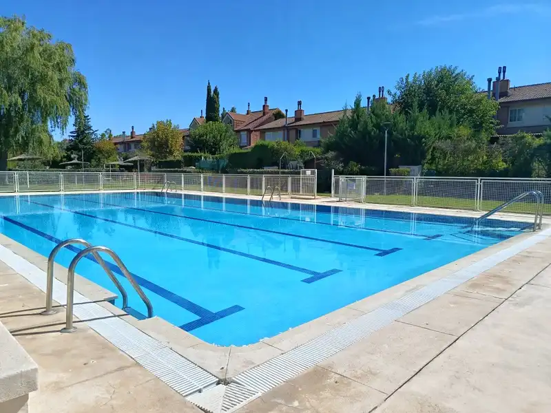 Semi-detached house with pool for sale in Simancas, imagen 7