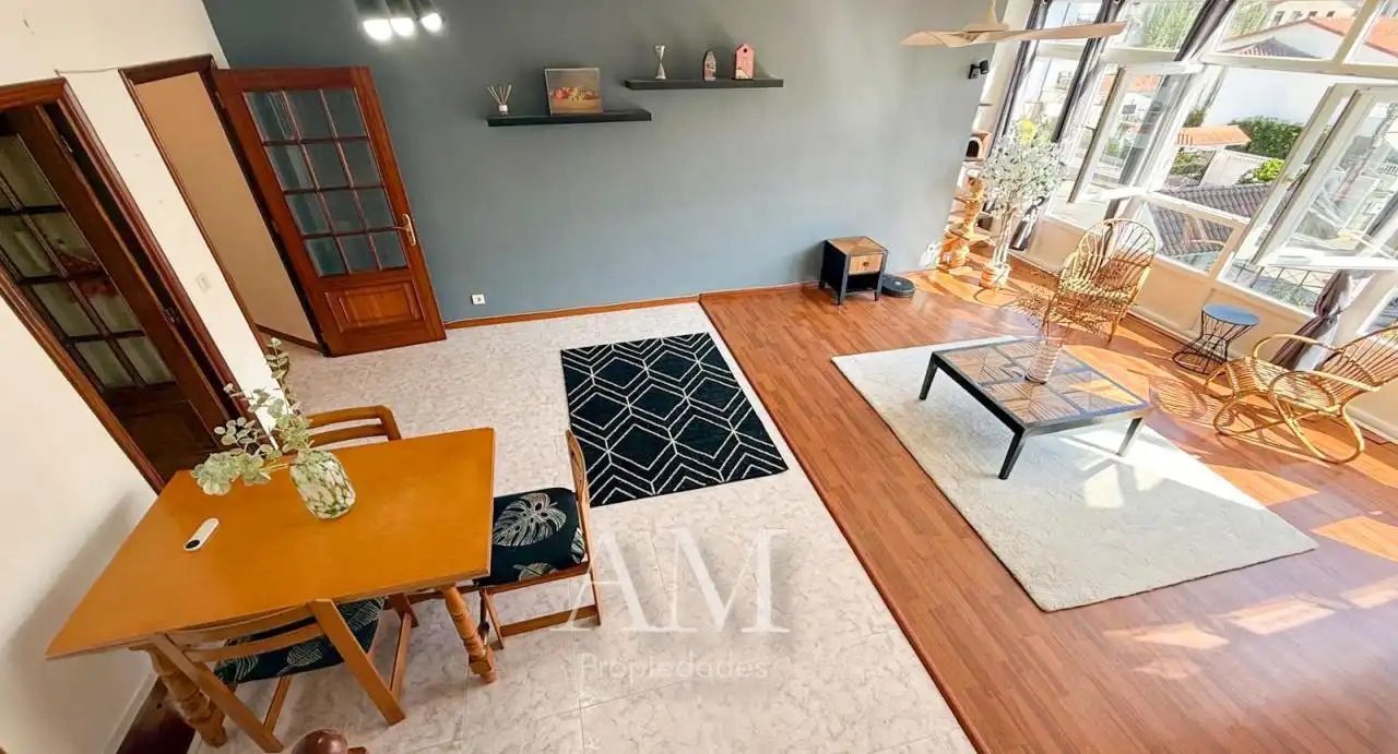 Sala d'estar de Dúplex en venda en Nigrán amb Terrassa, Traster i Moblat