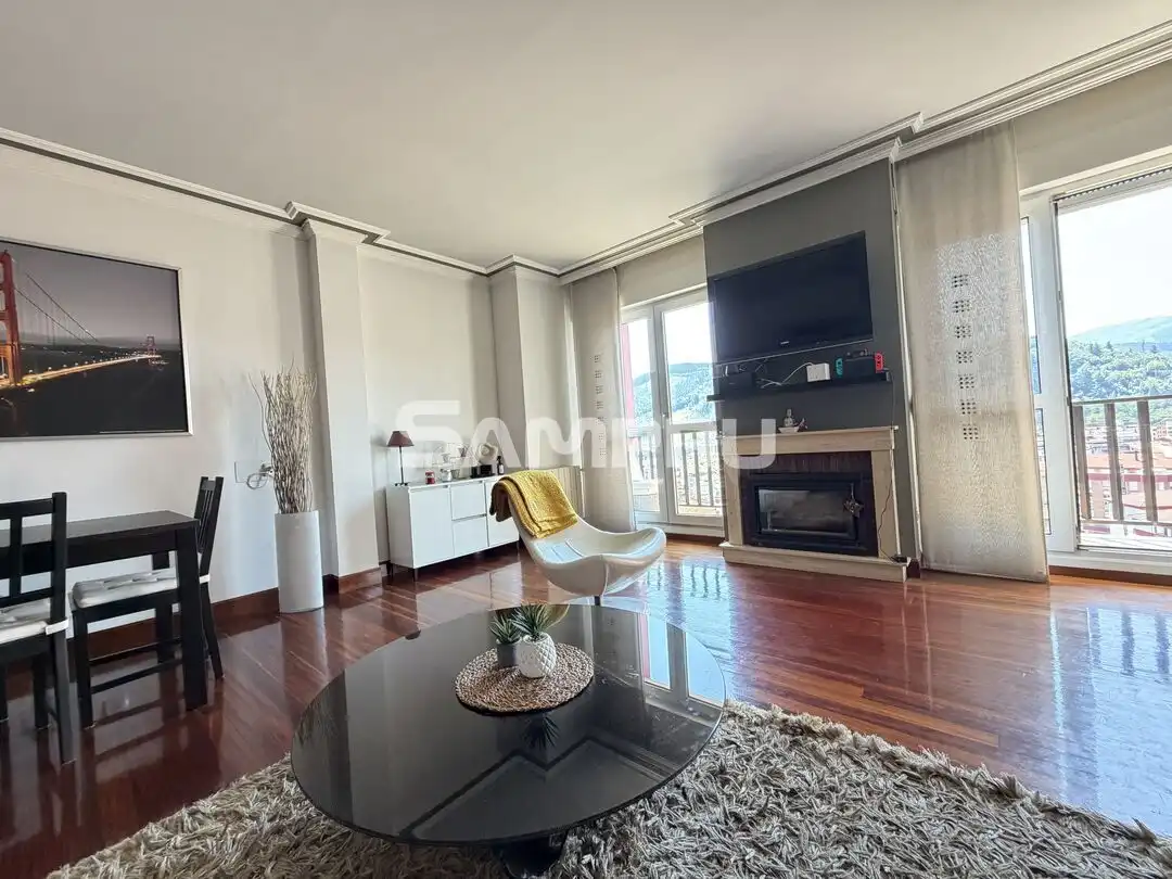 Wohnzimmer von Dachboden zum Verkauf in Arrasate / Mondragón mit Heizung und Balkon