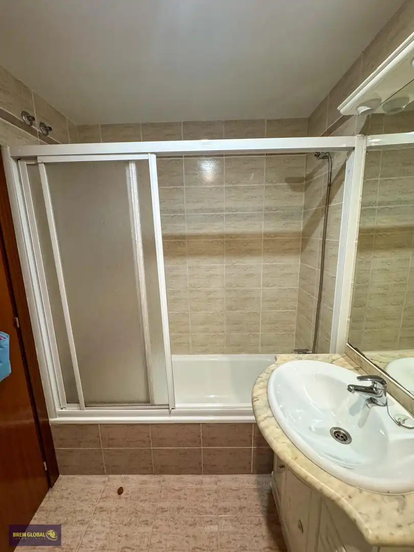 Baño de Piso en venta en Madrid con Aire acondicionado, Calefacción y Jardín privado