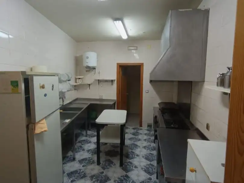 Cuina de Local en venda en Caravaca de la Cruz amb Aire condicionat, Moblat i Alarma
