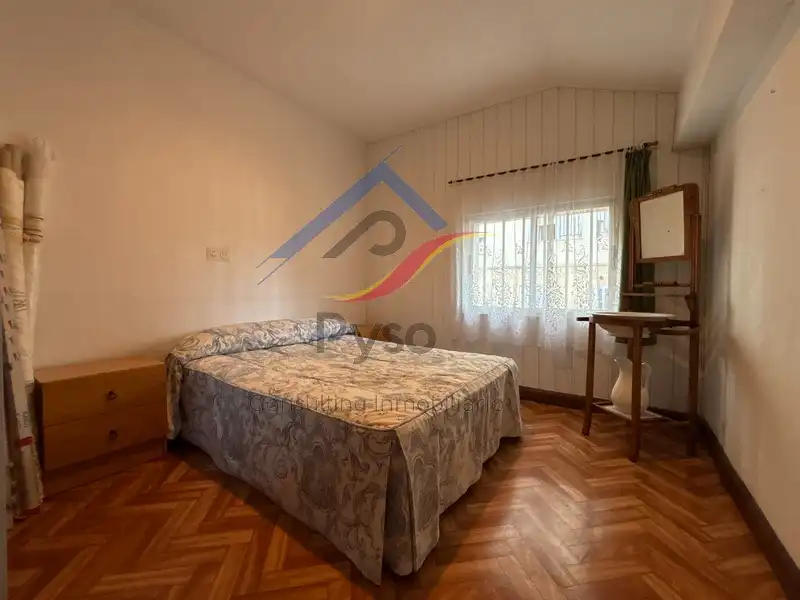 Dormitori de Casa o xalet en venda en Piélagos amb Calefacció, Jardí privat i Parquet