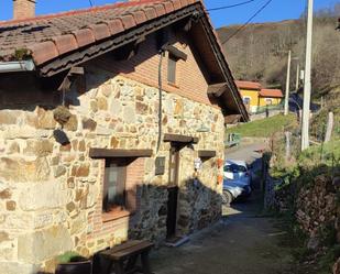 Vista exterior de Casa o xalet en venda en Cabrales amb Calefacció, Terrassa i Moblat