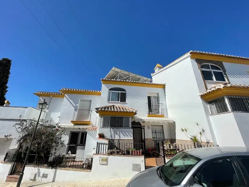 Außenansicht von Einfamilien-Reihenhaus zur Miete in Vélez-Málaga mit Klimaanlage, Möbliert und Gemeinschaftspool