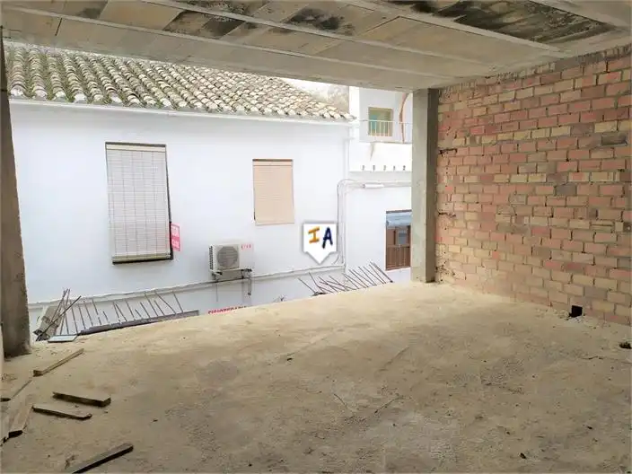Casa adosada en venta en Iznájar