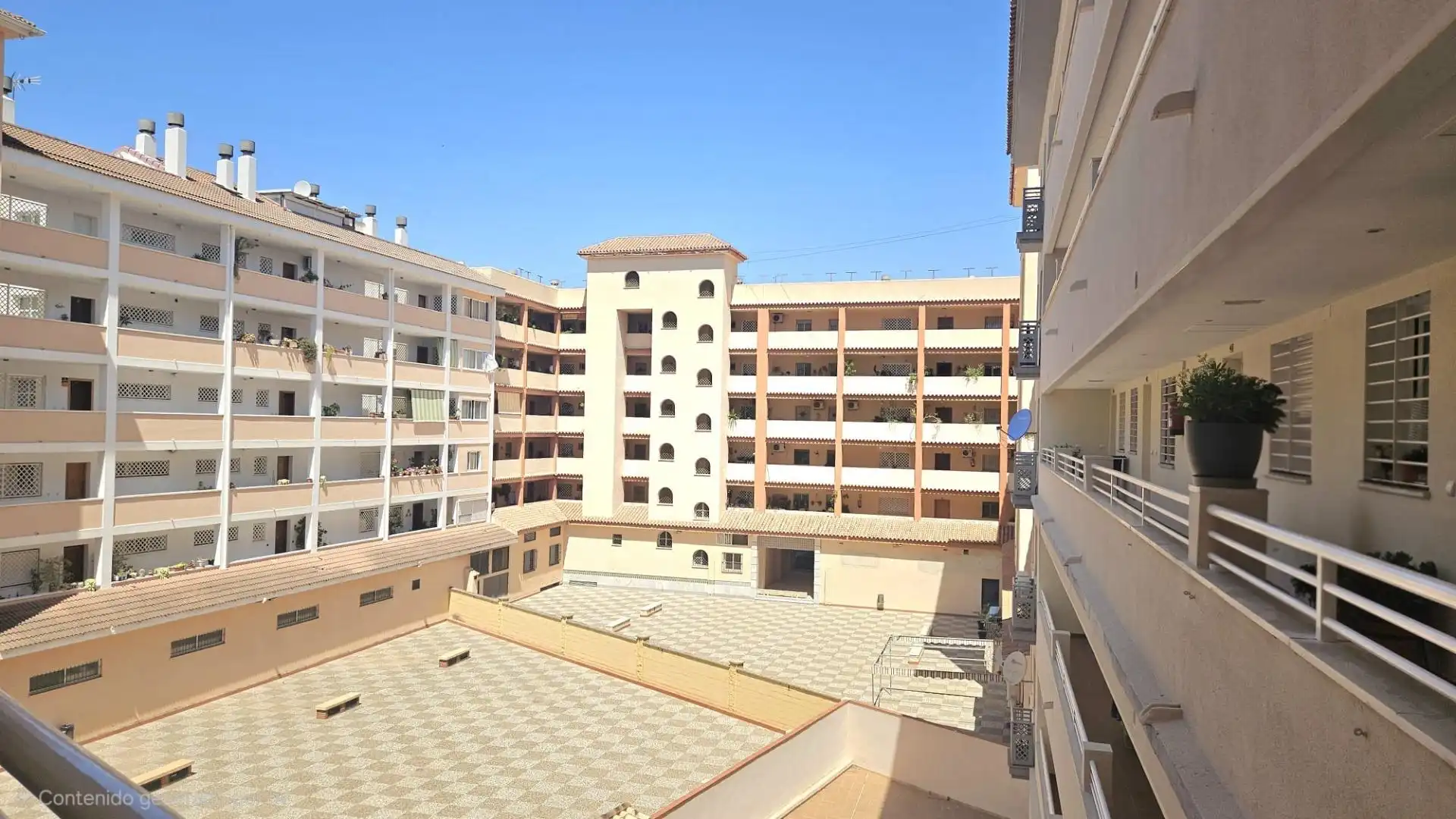 Vista exterior de Pis en venda en Fuengirola amb Aire condicionat, Terrassa i Moblat
