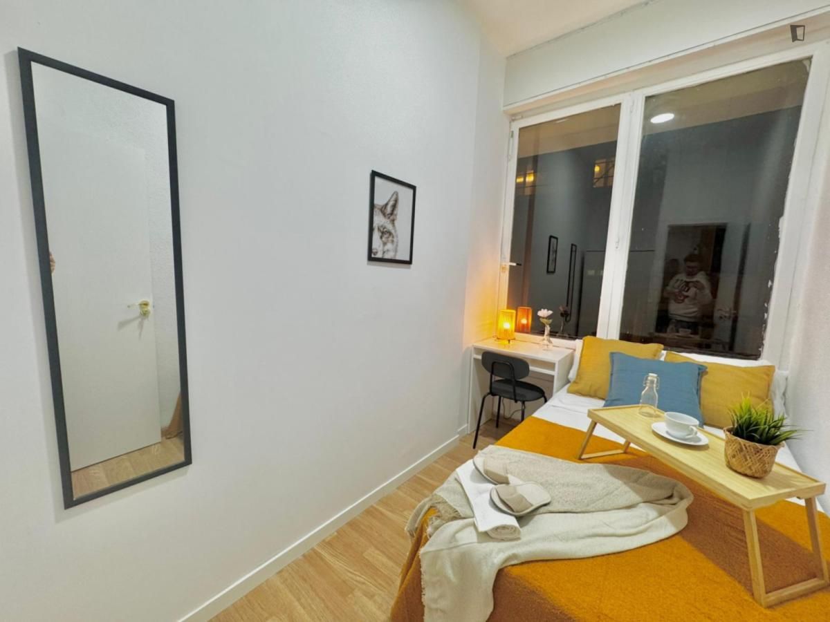 Dormitori de Apartament per a compartir en  Madrid Capital amb Calefacció, Moblat i Forn