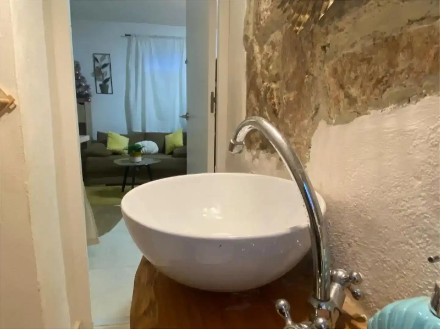 Badezimmer von Wohnung zur Miete in Gilet mit Klimaanlage