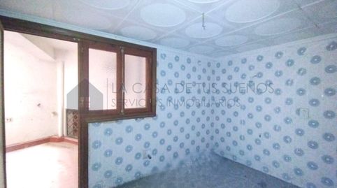 PISO PARA REFORMAR EN SAX CON ASCENSOR, PATIO Y BALCON