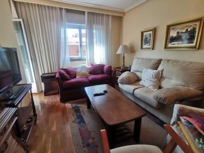 Living room of Flat for sale in Salamanca Capital  with Balcony