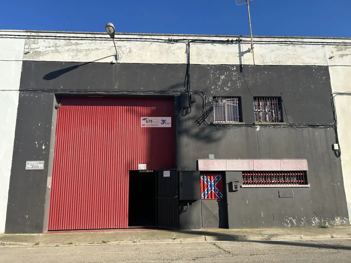 Nau industrial en venda a C / BUENOS AIRES, La Muela