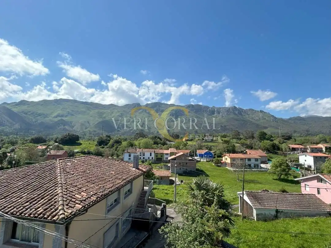 Vista exterior de Casa o xalet en venda en Llanes amb Calefacció, Jardí privat i Traster