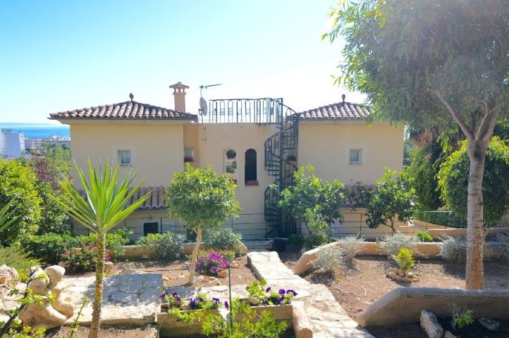 Vista exterior de Casa o xalet en venda en Calvià amb Jardí privat i Piscina