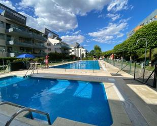 Schwimmbecken von Wohnung zum verkauf in Majadahonda mit Klimaanlage und Schwimmbad