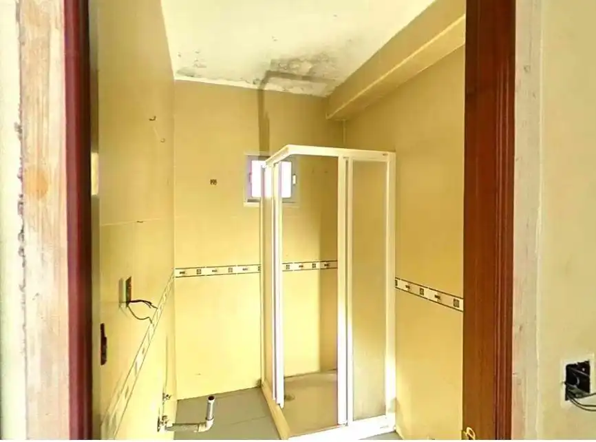 Bany de Planta baixa en venda en Linares