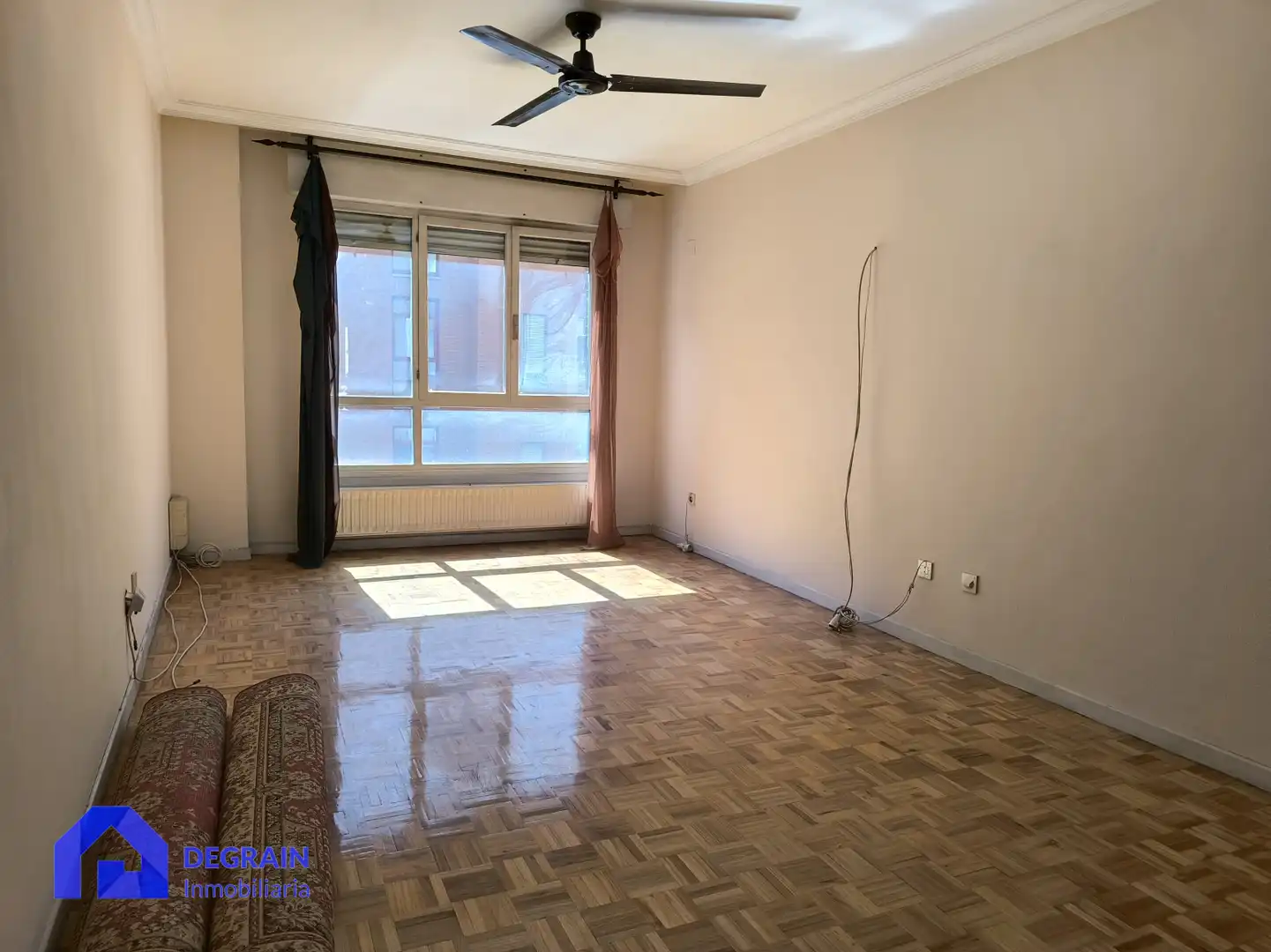 Habitación de Piso en venta en Oviedo  con Calefacción y Trastero