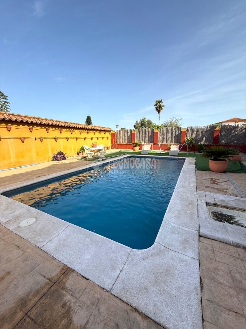 Piscina de Casa o xalet en venda en Alcalá de Guadaira amb Aire condicionat, Jardí privat i Terrassa