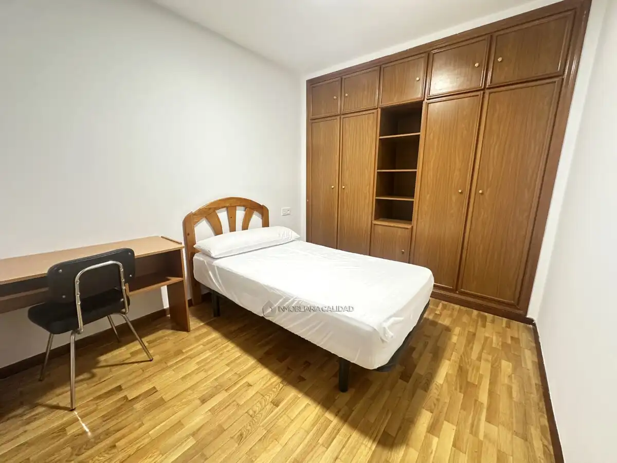 Habitación de Piso de alquiler en Burgos con Calefacción, Terraza y Amueblado
